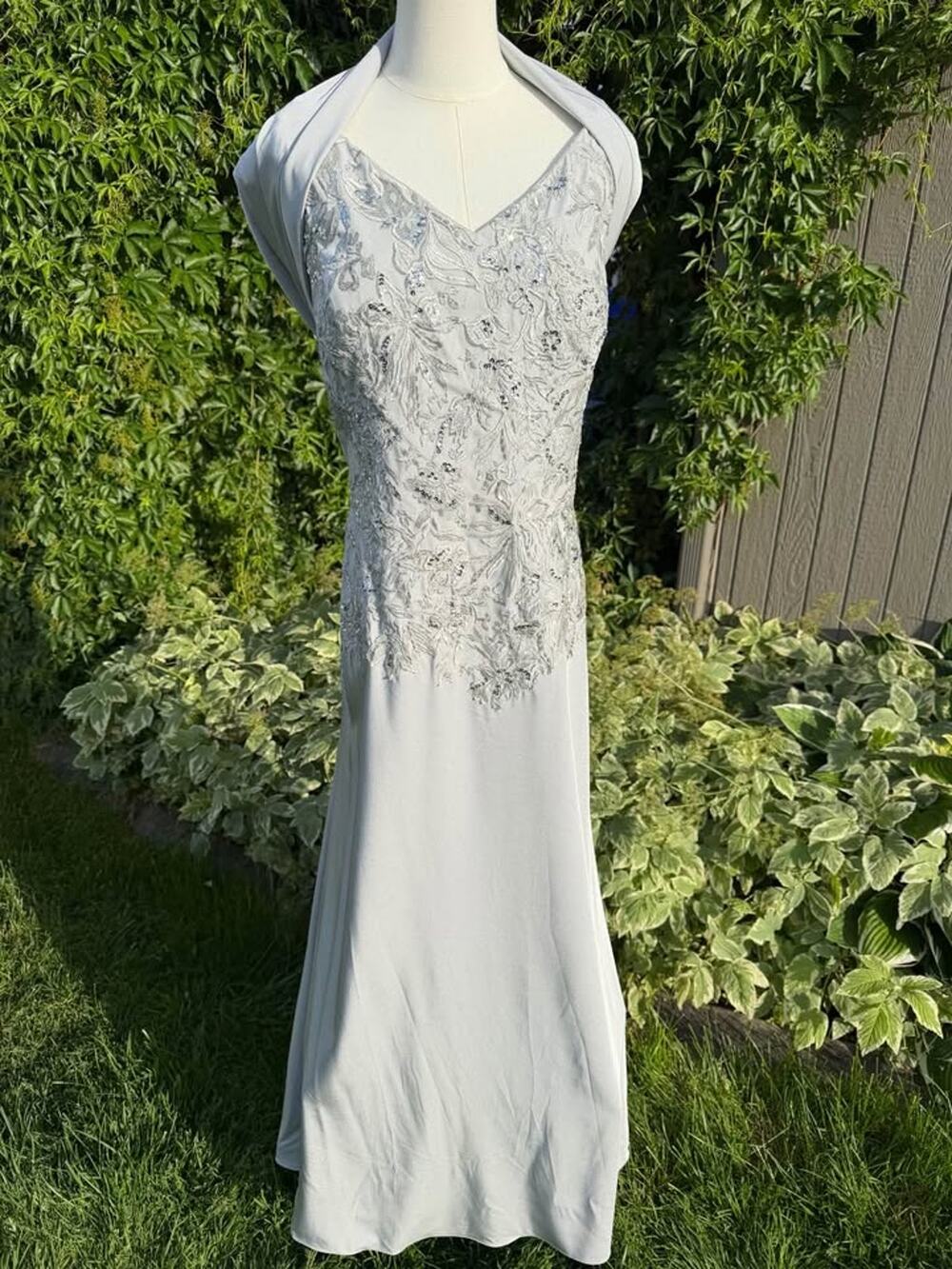 🌟 NEW WITH TAGS 🌟 MGNY Silver Beaded Evening Gown + Matching Stole | Size 16
